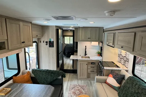 2025 32 foot RV - Making Memories