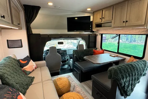 2025 32 foot RV - Making Memories