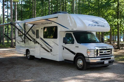2024 Thor Fourwinds - Easy-to-Drive Family RV