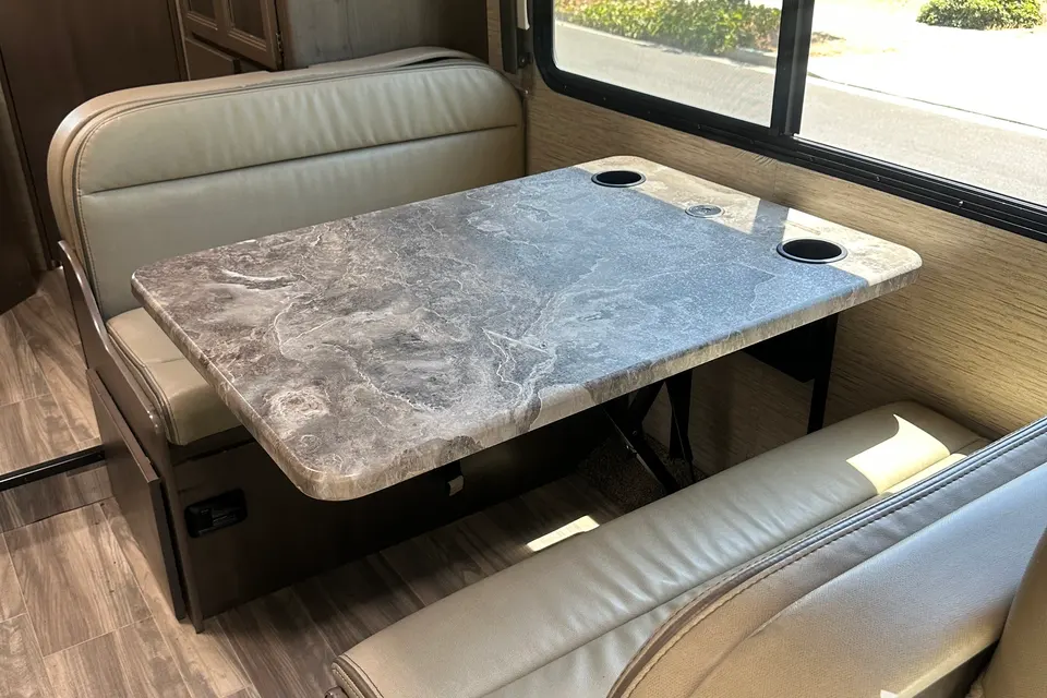 2024 Thor Fourwinds - Easy-to-Drive Family RV