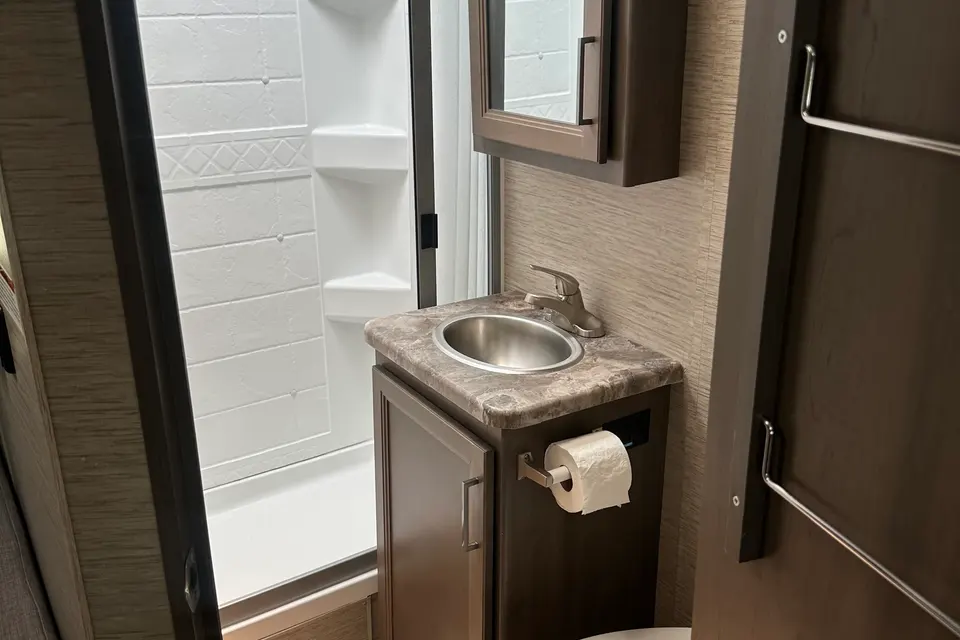 2024 Thor Fourwinds - Easy-to-Drive Family RV