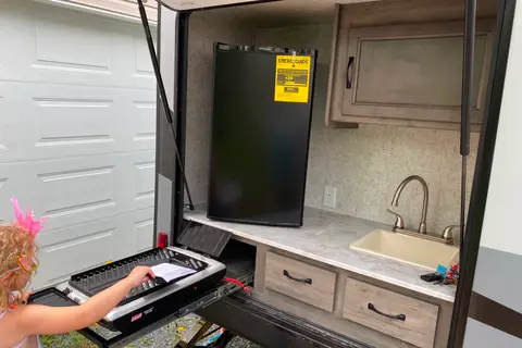 Jennifer's Coachmen Apex Travel Trailer