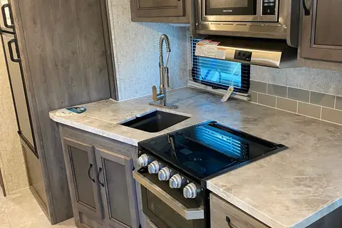 Jennifer's Coachmen Apex Travel Trailer