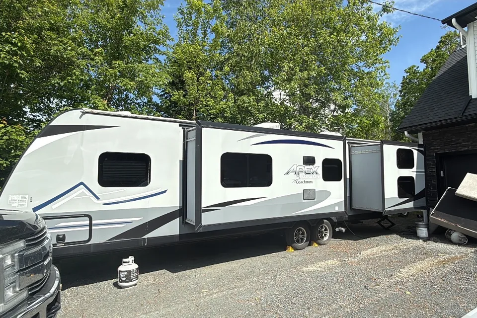 Jennifer's Coachmen Apex Travel Trailer