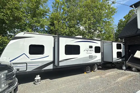 Jennifer's Coachmen Apex Travel Trailer
