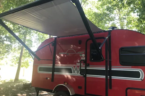 Lightweight Winnebago Minnie Drop Travel Trailer