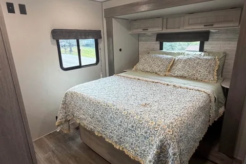 2025 Coachman Catalina Legacy Edition 333FKTS
