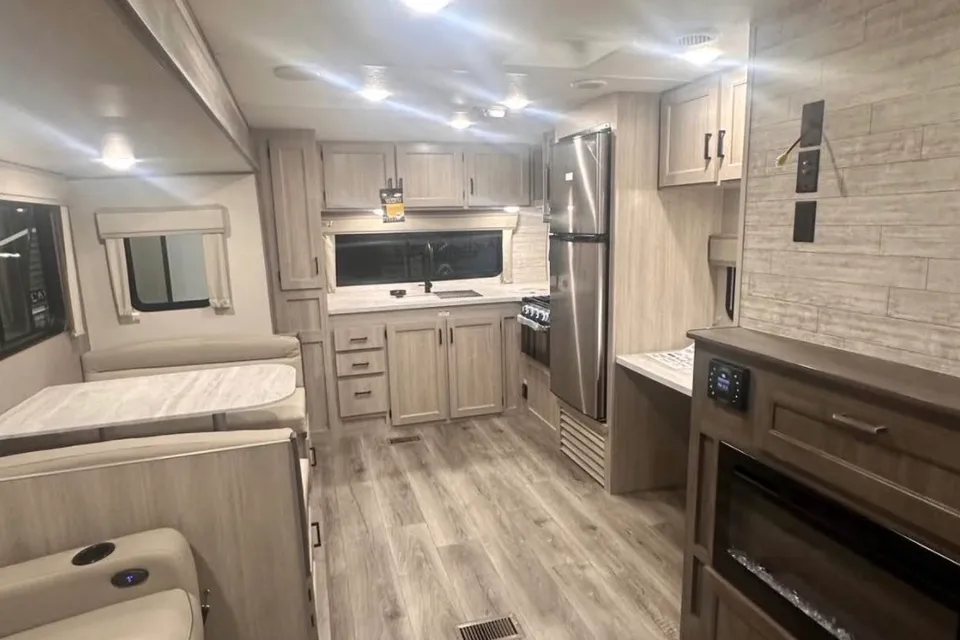 2025 Coachman Catalina Legacy Edition 333FKTS