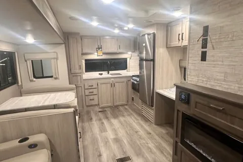 2025 Coachman Catalina Legacy Edition 333FKTS