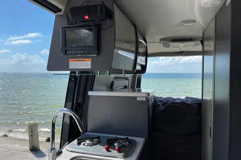 La Sunset Mercedes Sprinter 2022