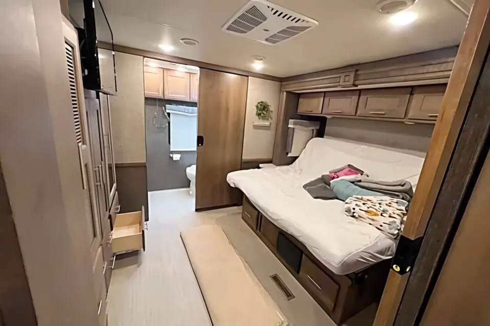 [42] Stress Free RVs - 2021 - Thor Motor Coach - Challenger 37DS