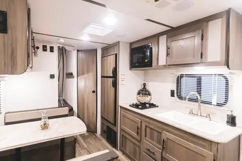 Easy to tow 2022 Grand River 22MB Travel Trailer
