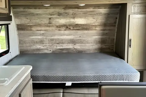 Easy to tow 2022 Grand River 22MB Travel Trailer
