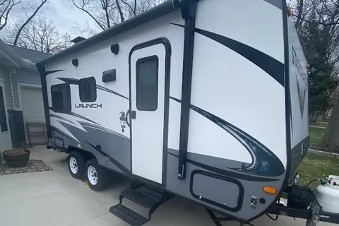 Starcraft Launch Outfitter 7 19BHS Travel Trailer