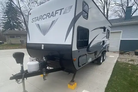 Starcraft Launch Outfitter 7 19BHS Travel Trailer