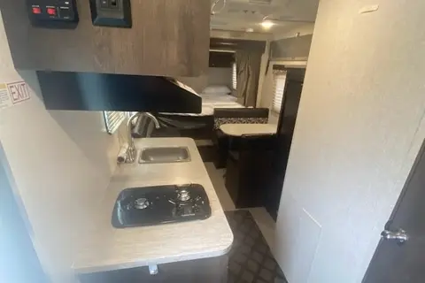 Starcraft Launch Outfitter 7 19BHS Travel Trailer