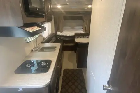 Starcraft Launch Outfitter 7 19BHS Travel Trailer