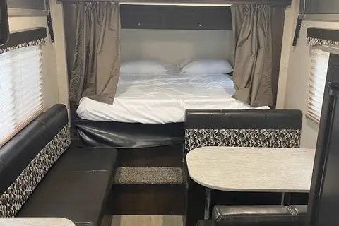 Starcraft Launch Outfitter 7 19BHS Travel Trailer
