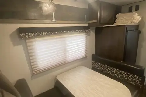 Starcraft Launch Outfitter 7 19BHS Travel Trailer