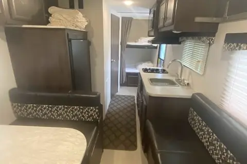 Starcraft Launch Outfitter 7 19BHS Travel Trailer