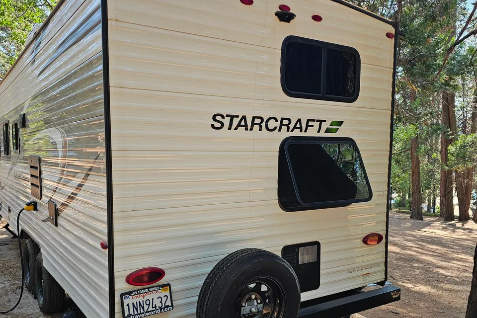 Starcraft 26BH Travel Trailer with perks!