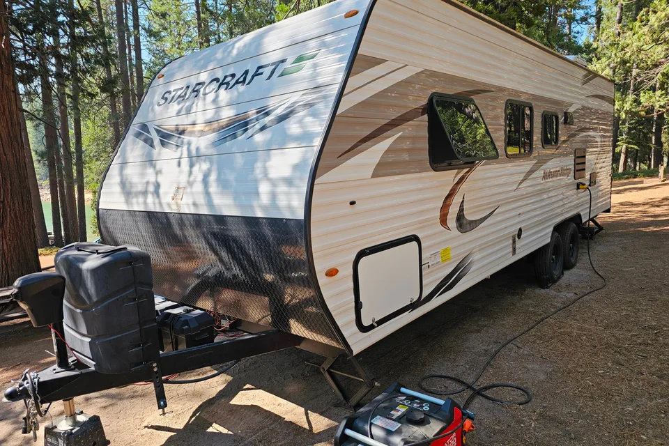Starcraft 26BH Travel Trailer with perks!