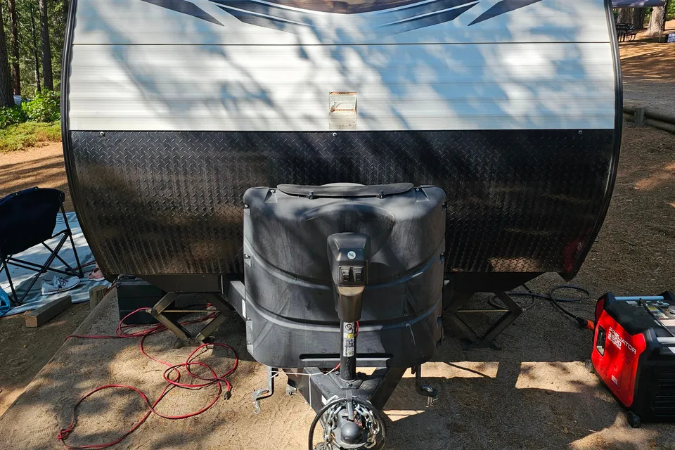 Starcraft 26BH Travel Trailer with perks!