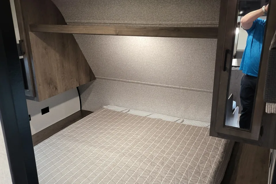 Starcraft 26BH Travel Trailer with perks!