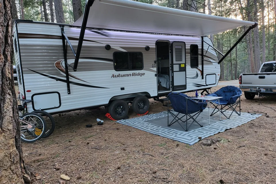 Starcraft 26BH Travel Trailer with perks!