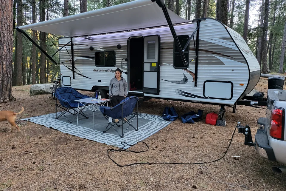 Starcraft 26BH Travel Trailer with perks!