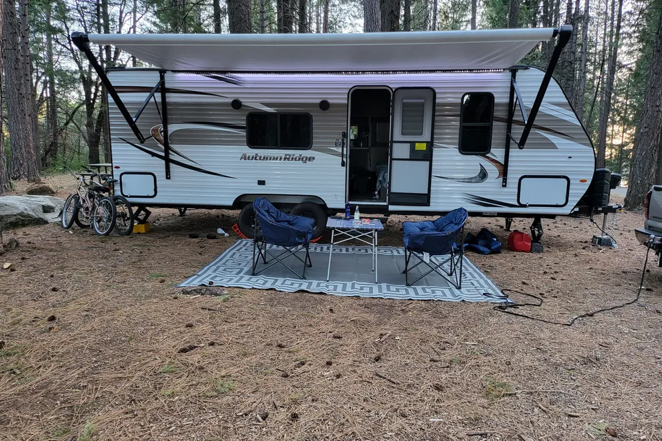 Starcraft 26BH Travel Trailer with perks!