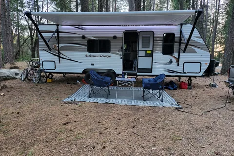 Starcraft 26BH Travel Trailer with perks!