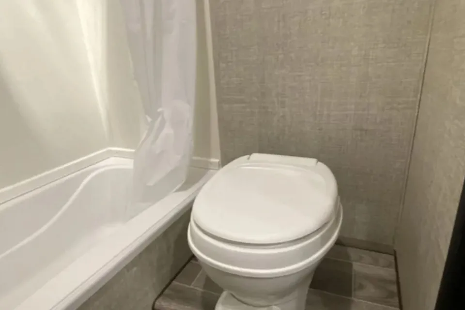 Lakeview's Trailer Rentals 25BH