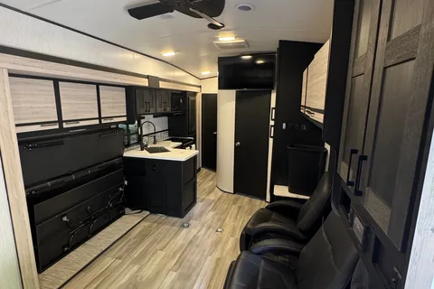 Daniel's Cruiser RV Stryker st2916 Toy Hauler