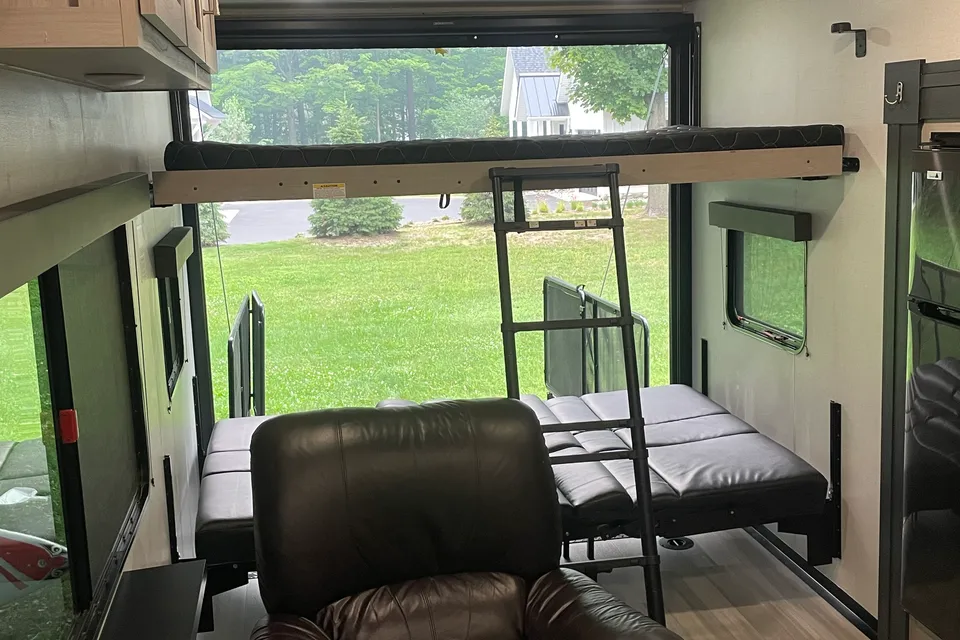 Randy's Keystone Impact Fuzion 2915 Travel Trailer