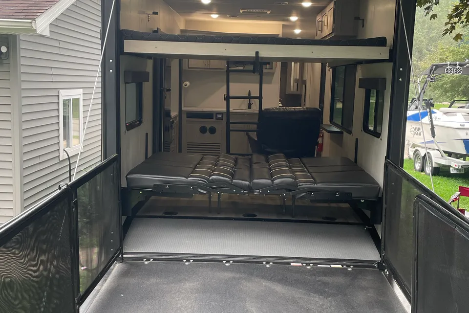 Randy's Keystone Impact Fuzion 2915 Travel Trailer