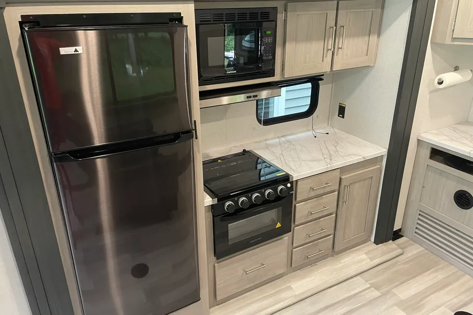 Randy's Keystone Impact Fuzion 2915 Travel Trailer