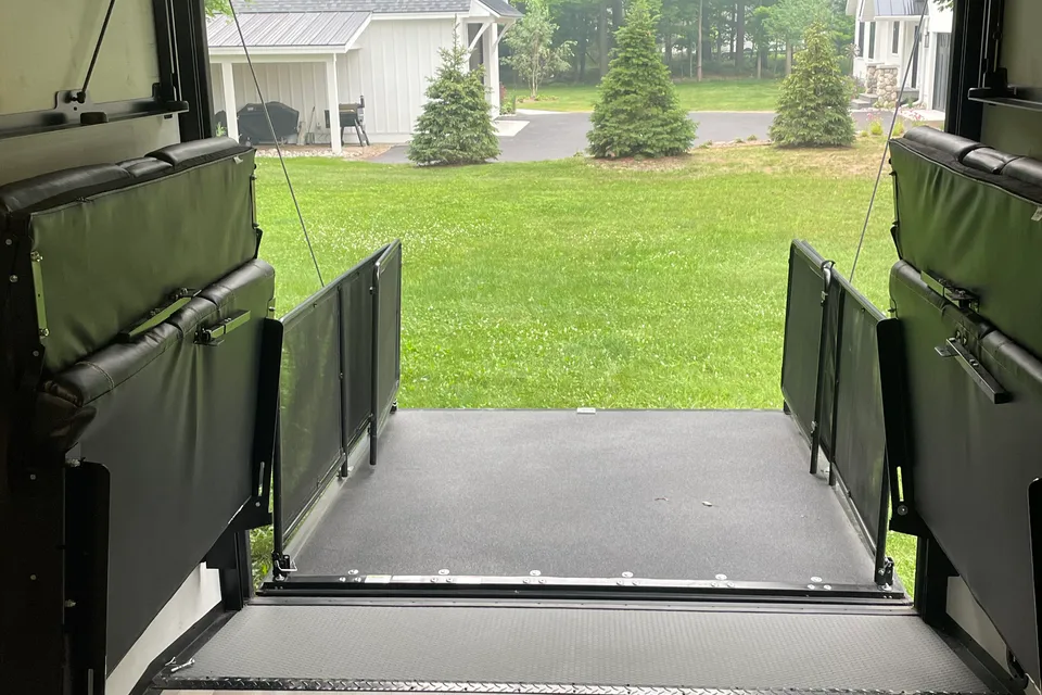 Randy's Keystone Impact Fuzion 2915 Travel Trailer