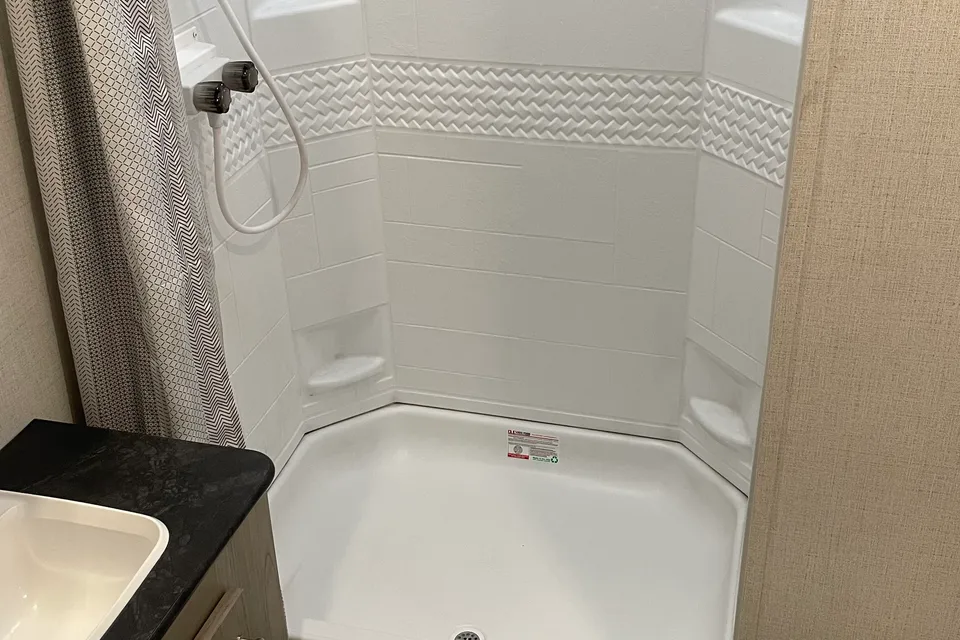 Randy's Keystone Impact Fuzion 2915 Travel Trailer
