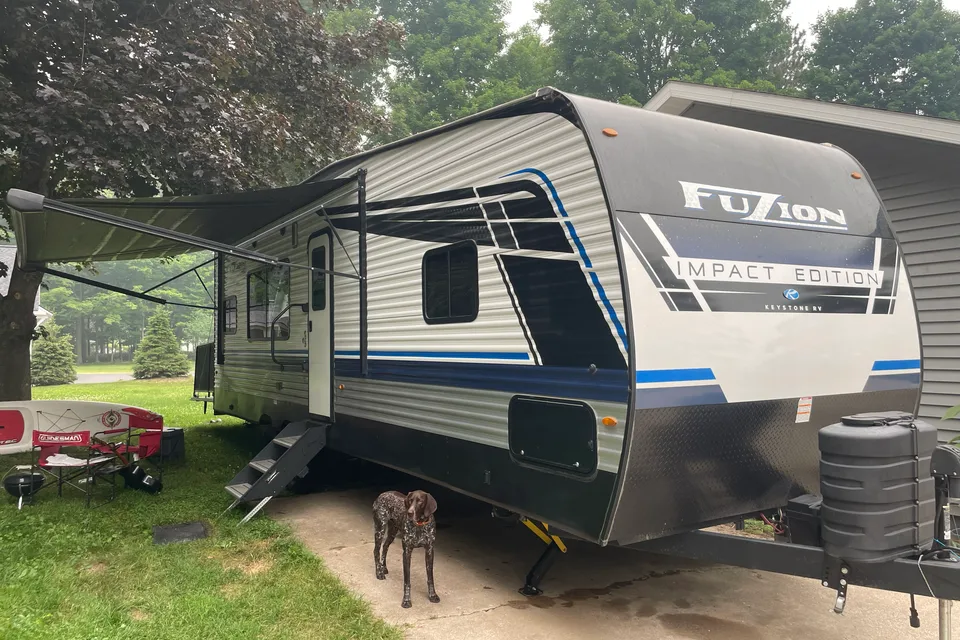 Randy's Keystone Impact Fuzion 2915 Travel Trailer