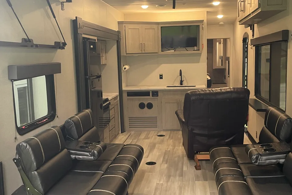 Randy's Keystone Impact Fuzion 2915 Travel Trailer