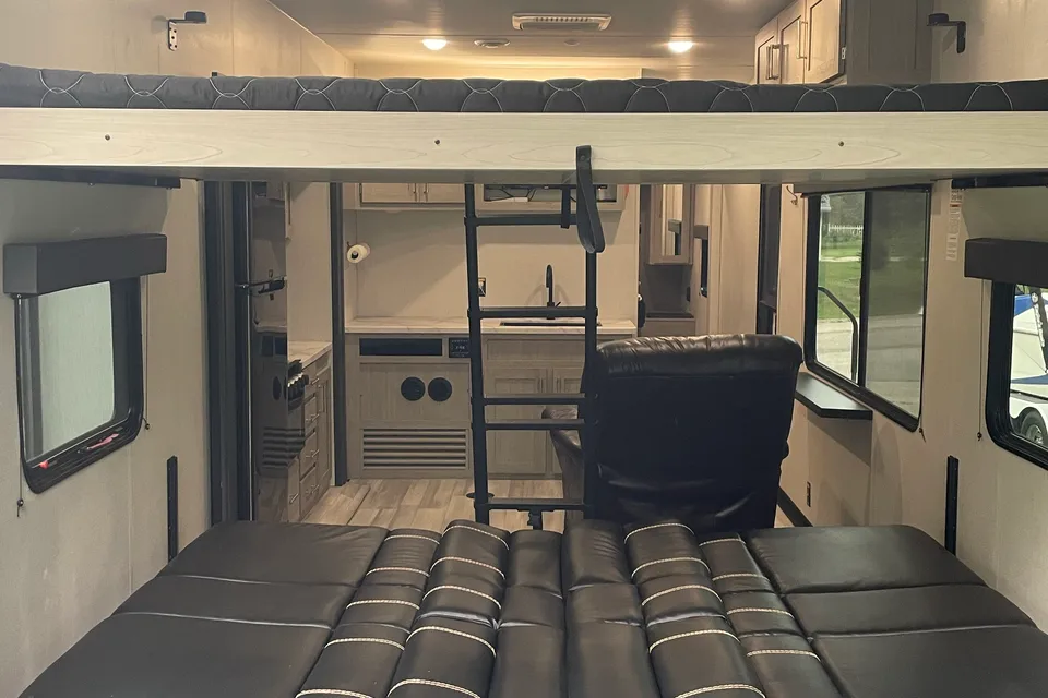 Randy's Keystone Impact Fuzion 2915 Travel Trailer