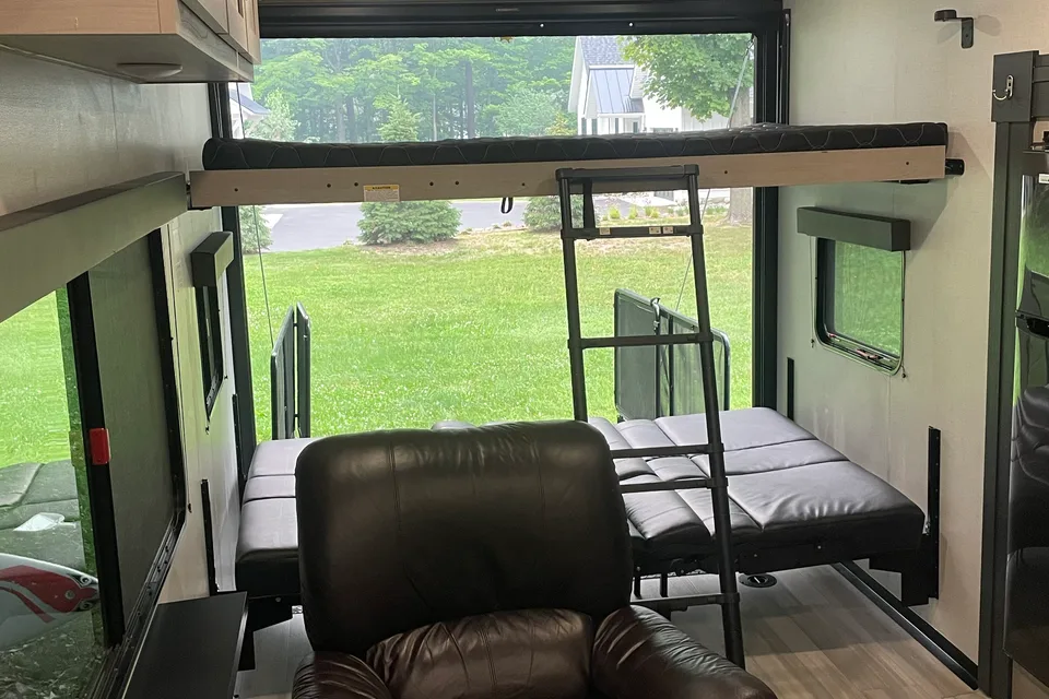 Randy's Keystone Impact Fuzion 2915 Travel Trailer