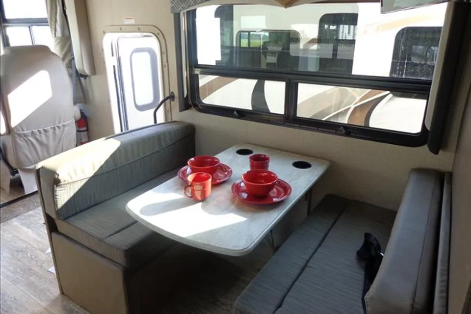 Explore BC Rentals 2018 Thor Motor Coach Hurricane