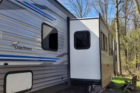 Nathan's Coachmen 32BHDSCK Travel Trailer