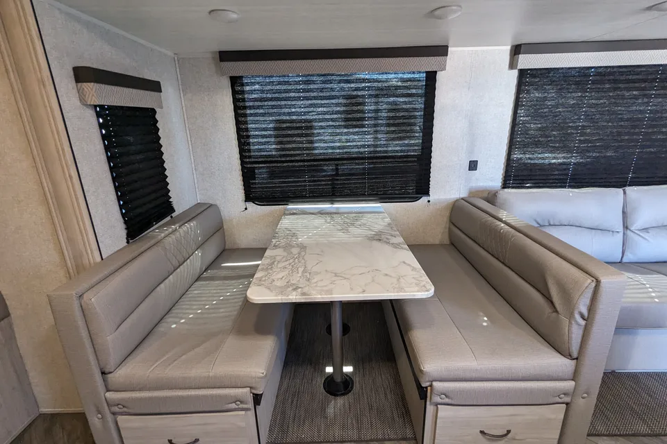 [13] Stress Free RVs - 2022 XL - Della Terra - Bunkhouse