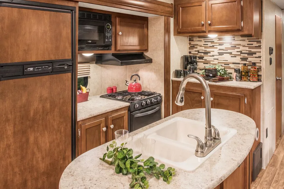 KURTIS's Venture RV ST320VIK Travel Trailer