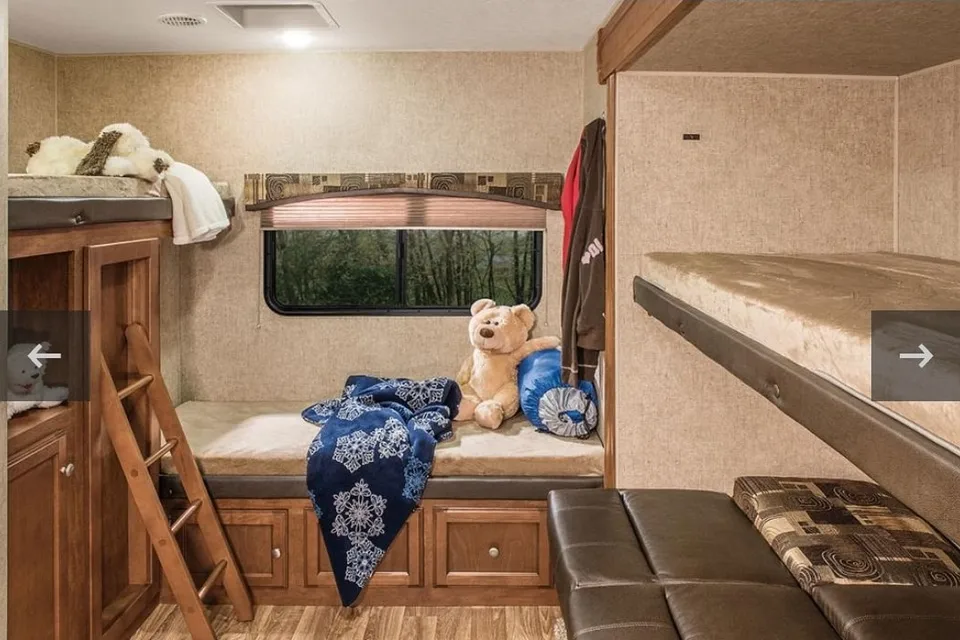 KURTIS's Venture RV ST320VIK Travel Trailer