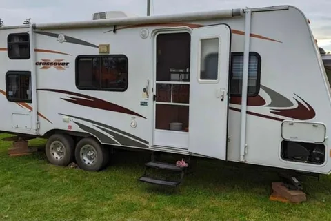 Maddy and Tay’s 24ft Family Trailer