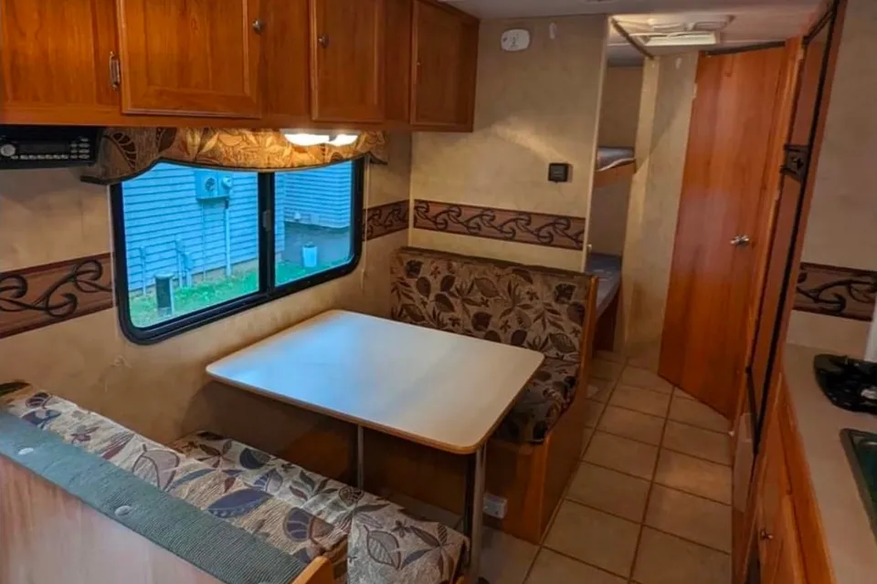Maddy and Tay’s 24ft Family Trailer